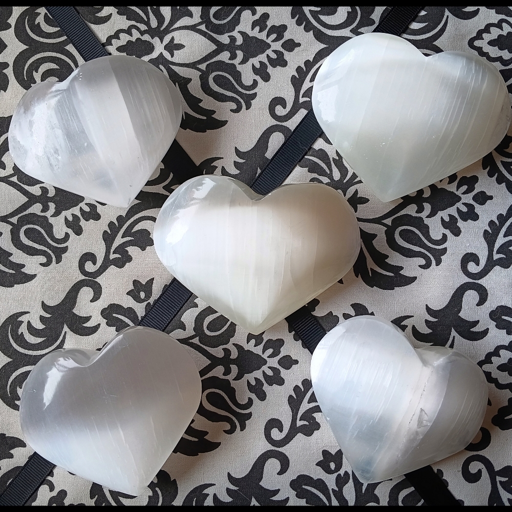 🤍 Selenite Heart Palm Stone Crystal Stone Healing Love Spiritual White